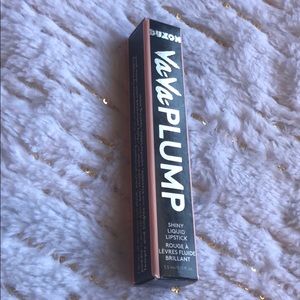 Buxom Va-Va PLUMP shiny liquid lipstick.